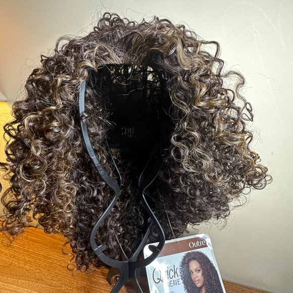 Outre Quick Weave Dominican Curly Wig – Color BH4/2730 - Picture 4 of 6